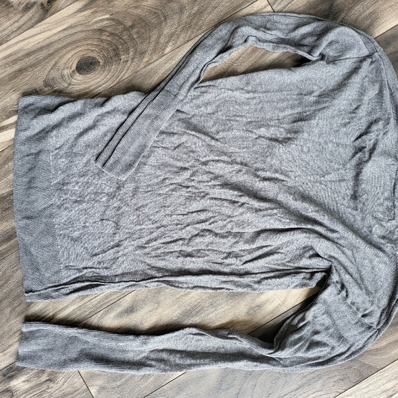 American Eagle Outfitters Sweater - Picture 2 of 3